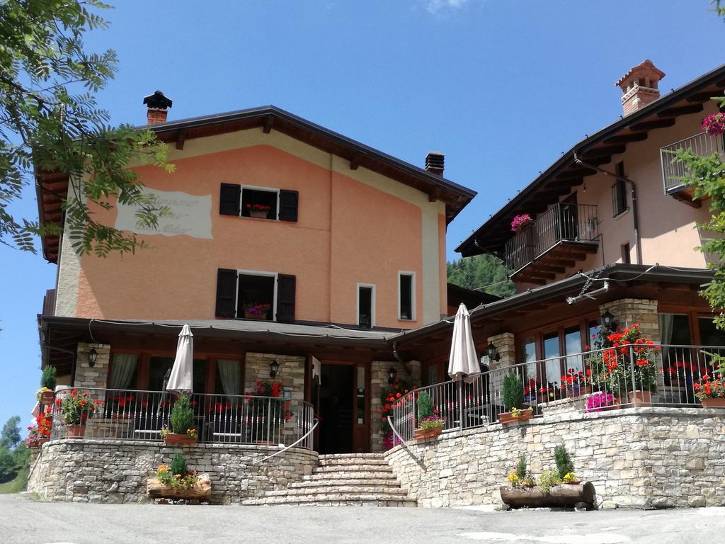 コッリオ Agriturismo Cornei Da Nadiaゲストハウス エクステリア 写真