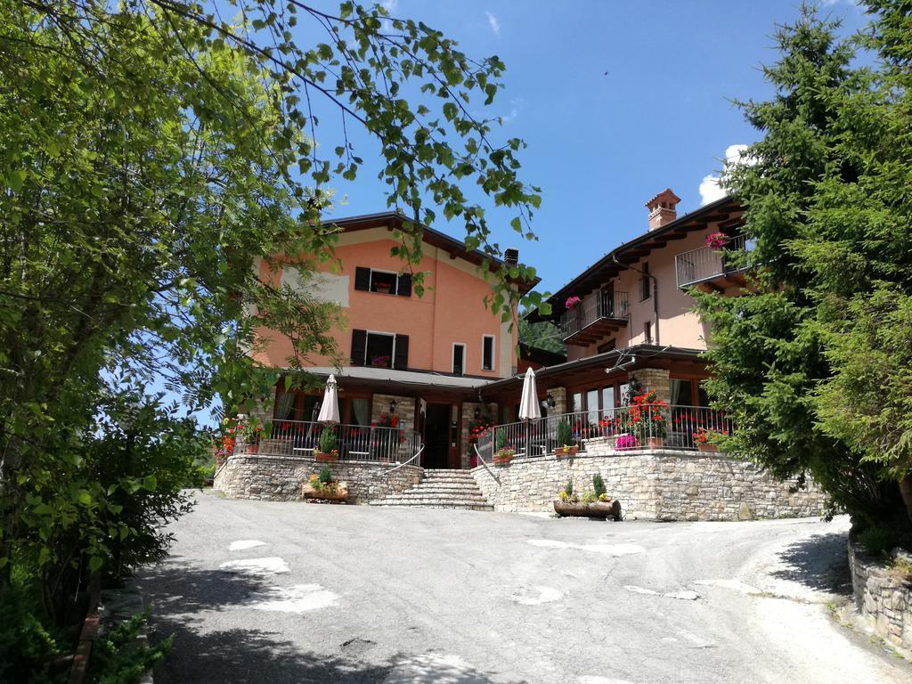 コッリオ Agriturismo Cornei Da Nadiaゲストハウス エクステリア 写真