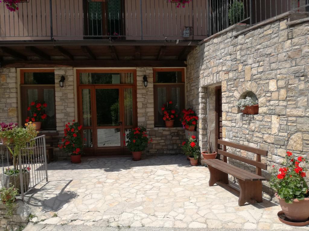 コッリオ Agriturismo Cornei Da Nadiaゲストハウス エクステリア 写真