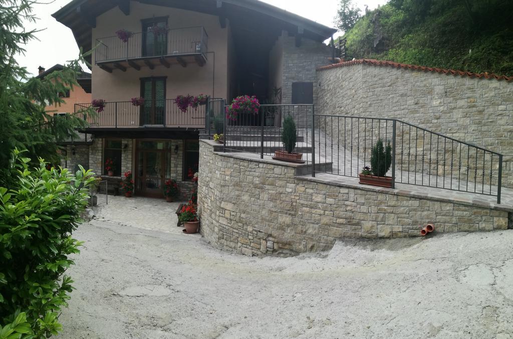 コッリオ Agriturismo Cornei Da Nadiaゲストハウス エクステリア 写真